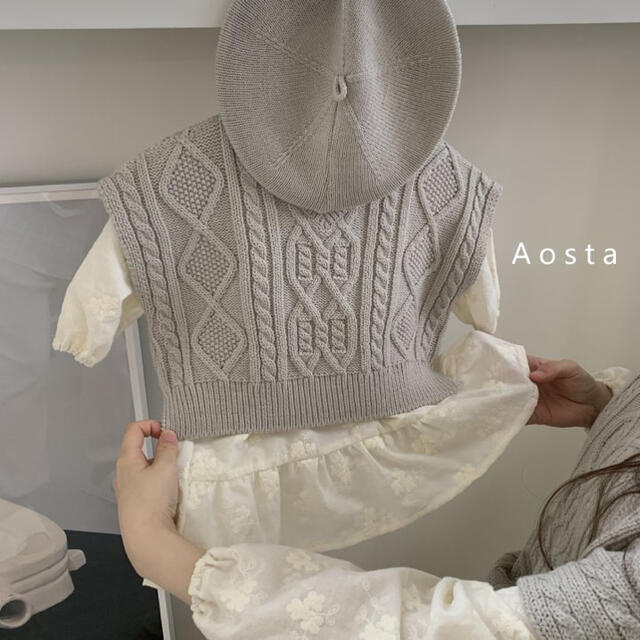 韓国子供服　knit vest  light gray  新品　キッズベスト キッズ/ベビー/マタニティのキッズ服男の子用(90cm~)(ニット)の商品写真