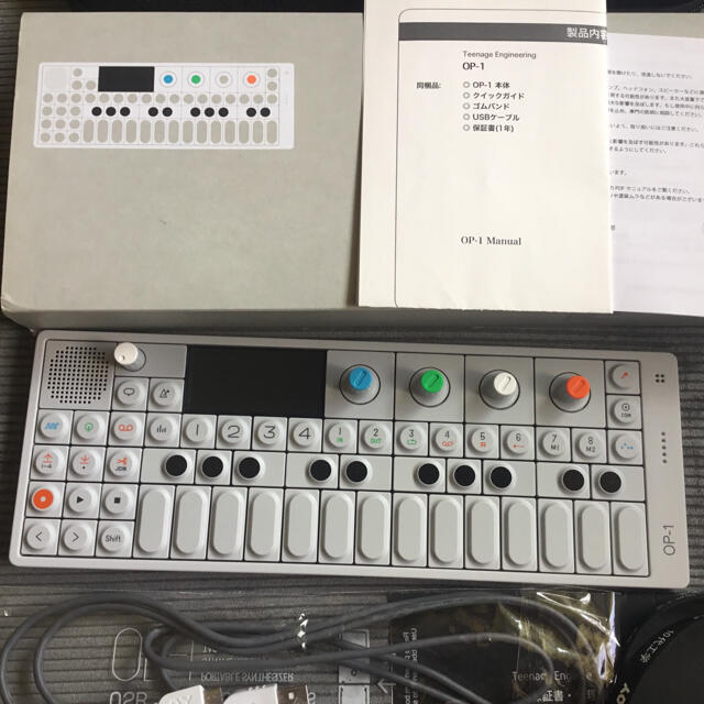 Teenage Engineering OP-1 楽器の鍵盤楽器(キーボード/シンセサイザー)の商品写真