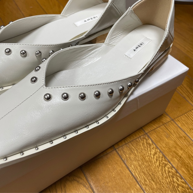 Ameri VINTAGE(アメリヴィンテージ)のAMERI VINTAGE  STUDS WOOD HEEL BABOOSH レディースの靴/シューズ(ハイヒール/パンプス)の商品写真