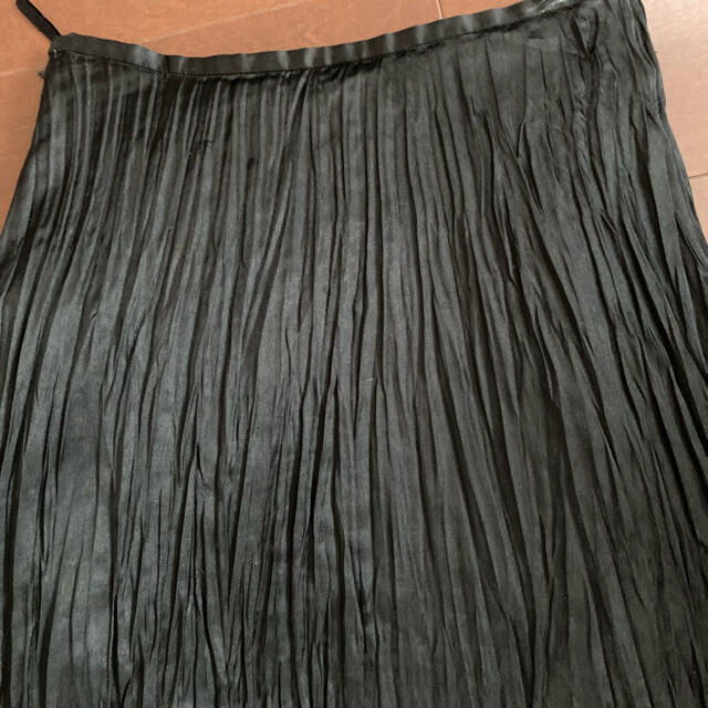 a.v.v(アーヴェヴェ)の黒プリーツスカート レディースのスカート(ひざ丈スカート)の商品写真