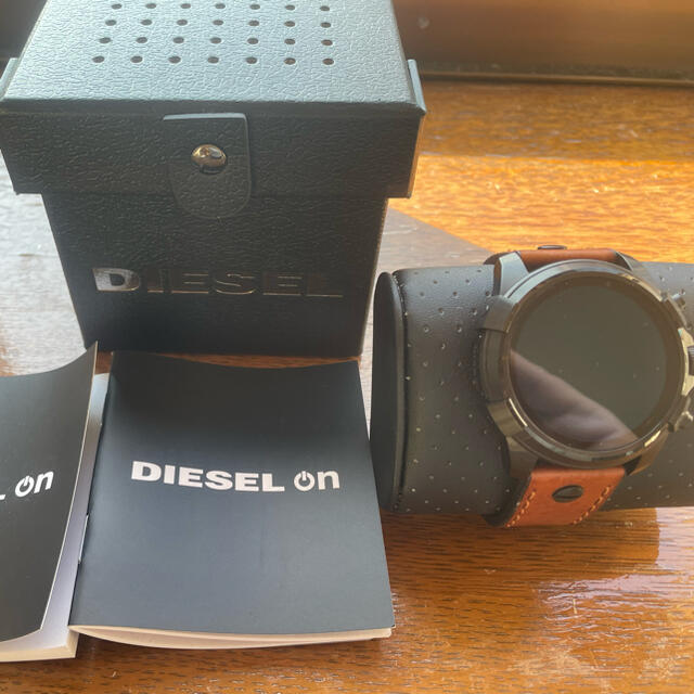 DIESEL(ディーゼル)の週末限定大幅値下げ美品 DIESEL スマートウォッチ DIESEL ON メンズの時計(腕時計(デジタル))の商品写真