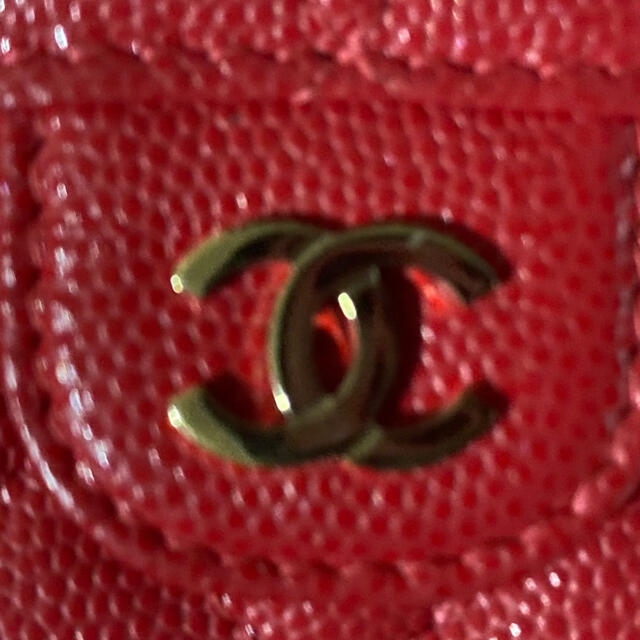 CHANEL(シャネル)のCHANEL シャネル　財布　三つ折り　赤 レディースのファッション小物(財布)の商品写真