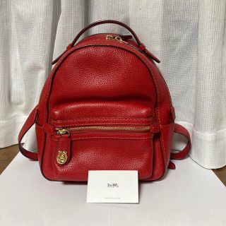 コーチ(COACH)の【極美品】コーチ リュック レザー ミニ レッド ターンロック ロゴ チャーム(リュック/バックパック)