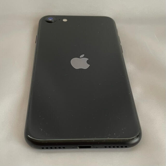 Apple(アップル)のiPhone SE 第二世代 64GB Black 【美品】BATT 100% スマホ/家電/カメラのスマートフォン/携帯電話(スマートフォン本体)の商品写真