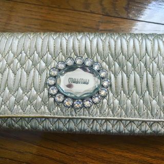 miumiu - 激レア❤️ミュウミュウ miumiu ゴールド 長財布