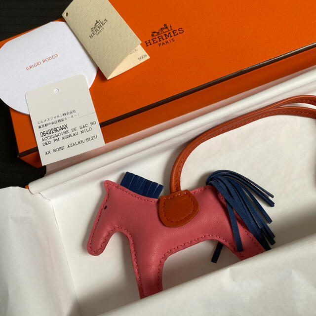 Hermes(エルメス)の美品　正規品　ロデオチャームPM エルメス　Hermes ローズアザレ ハンドメイドのファッション小物(バッグチャーム)の商品写真