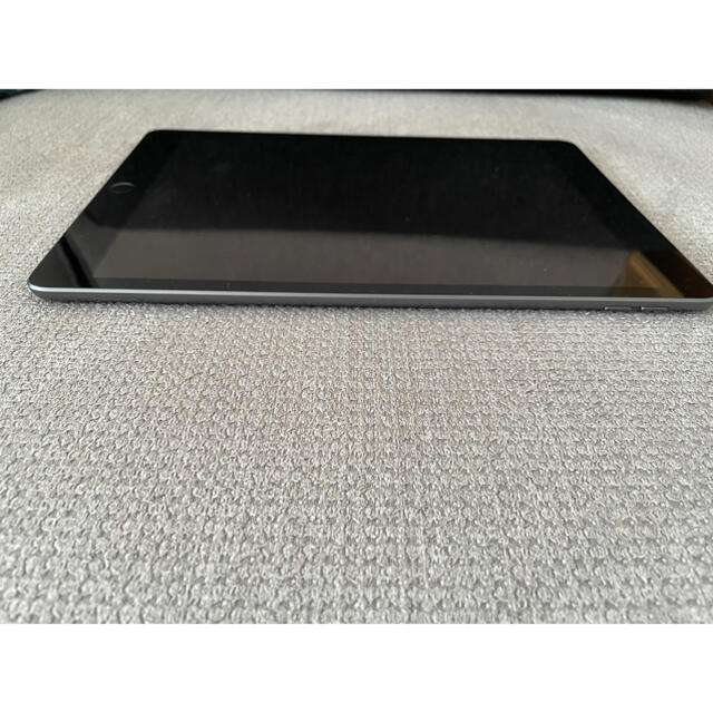 Apple(アップル)の美品★iPad 第8世代 黒 Wi-Fi Cellular 32GB スマホ/家電/カメラのPC/タブレット(タブレット)の商品写真