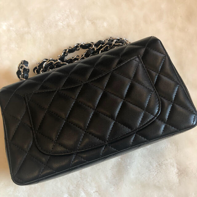 CHANEL(シャネル)のミニー様　専用　シャネル　ミニマトラッセ　20センチ　ブラック　美品 レディースのバッグ(ショルダーバッグ)の商品写真