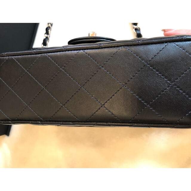 CHANEL(シャネル)のミニー様　専用　シャネル　ミニマトラッセ　20センチ　ブラック　美品 レディースのバッグ(ショルダーバッグ)の商品写真