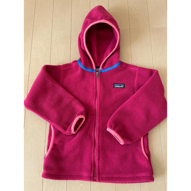 patagonia(パタゴニア)の【AB19様】Patagonia フリース&GAP刺繍ブラウス キッズ/ベビー/マタニティのキッズ服女の子用(90cm~)(ジャケット/上着)の商品写真