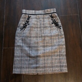 アプワイザーリッシェ(Apuweiser-riche)のポケットビジューチェックタイトスカート(ひざ丈スカート)
