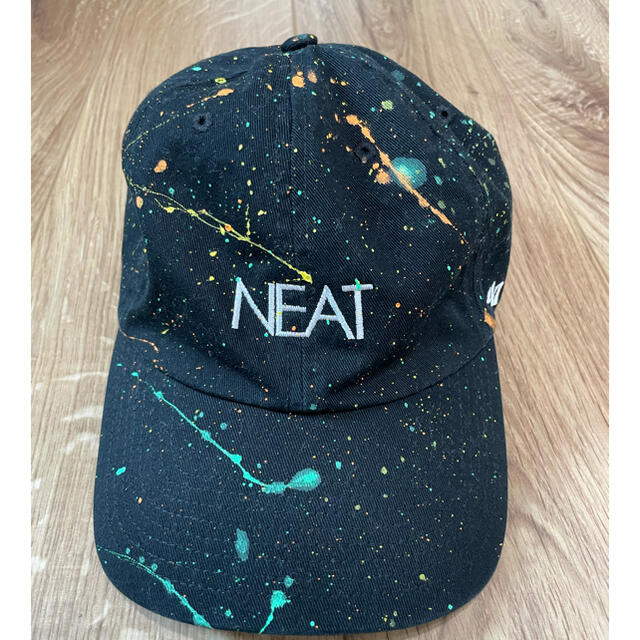 【美品】NEAT ペイント　キャップ　ブラック　UA別注 メンズの帽子(キャップ)の商品写真