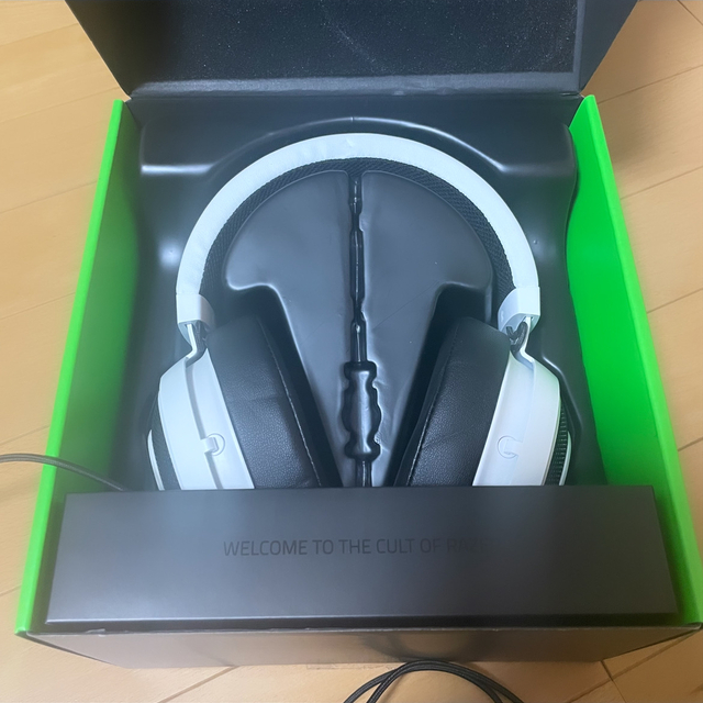 LAZER(レイザー)のRAZER Kraken pro v2 クラーケン ゲーミングヘッドセット スマホ/家電/カメラのオーディオ機器(ヘッドフォン/イヤフォン)の商品写真