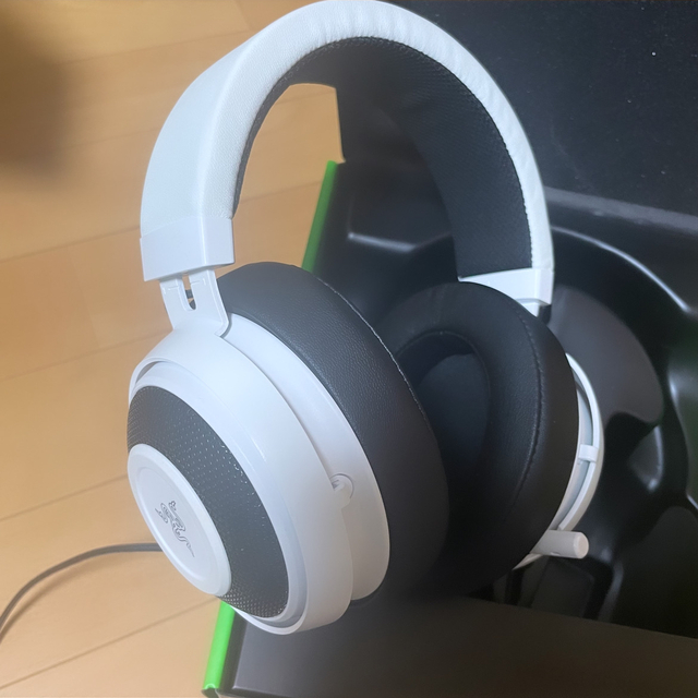 LAZER(レイザー)のRAZER Kraken pro v2 クラーケン ゲーミングヘッドセット スマホ/家電/カメラのオーディオ機器(ヘッドフォン/イヤフォン)の商品写真