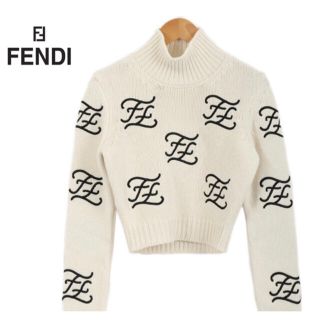 フェンディ(FENDI)のFENDI  20ss クロップド プルオーバー FFロゴセーター　ホワイト(ニット/セーター)