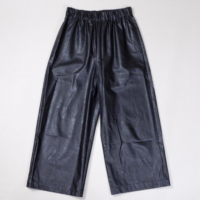 H BEAUTY&YOUTH【FAKE LEATHER WIDE PANTS】