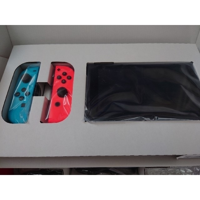 Nintendo Switch(ニンテンドースイッチ)の新品 任天堂 Nintendo Switch 本体 ネオンレッド ネオンブルー エンタメ/ホビーのゲームソフト/ゲーム機本体(家庭用ゲーム機本体)の商品写真