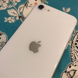 アップル(Apple)の【新品・未使用】iPhone SE 第2世代 ホワイト 64GB SIMフリー(スマートフォン本体)