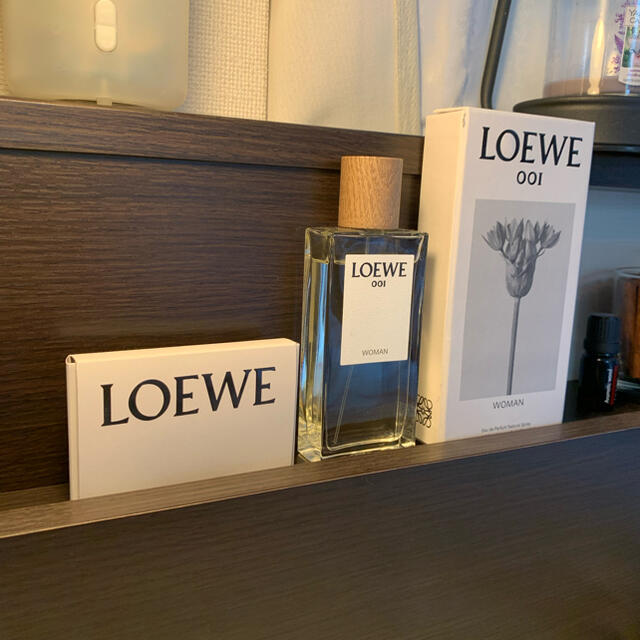 【新品未使用サンプル】LOEWE ロエベ　001 ウーマン&マン　2種類セット コスメ/美容の香水(ユニセックス)の商品写真