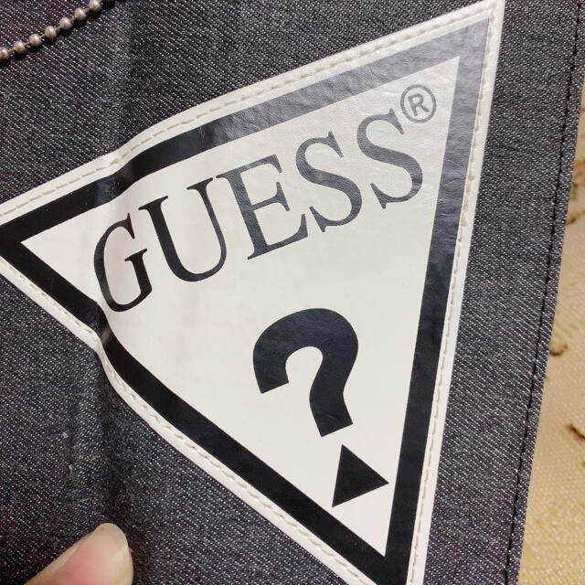 GUESS(ゲス)のGUESS ゲス デニム 手帳 ロゴ iPhoneケース マグネット カバー 赤 スマホ/家電/カメラのスマホアクセサリー(iPhoneケース)の商品写真