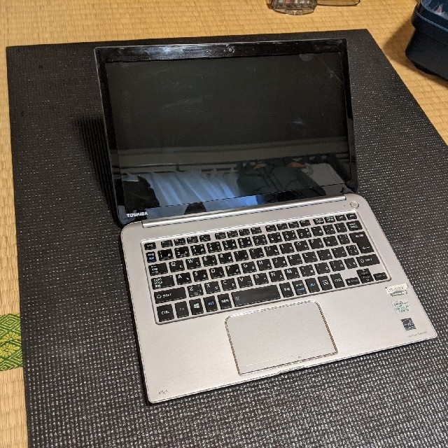 東芝(トウシバ)のジャンクノートパソコン KIRA V632/26HSPV63226HNMS スマホ/家電/カメラのPC/タブレット(ノートPC)の商品写真