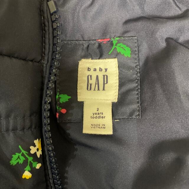 babyGAP(ベビーギャップ)のbaby GAP ダウンベスト キッズ/ベビー/マタニティのキッズ服男の子用(90cm~)(ジャケット/上着)の商品写真