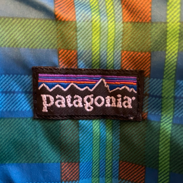 patagonia(パタゴニア)のpatagonia パタゴニア リバーシブル ダウン 80 90 18M キッズ/ベビー/マタニティのベビー服(~85cm)(ジャケット/コート)の商品写真