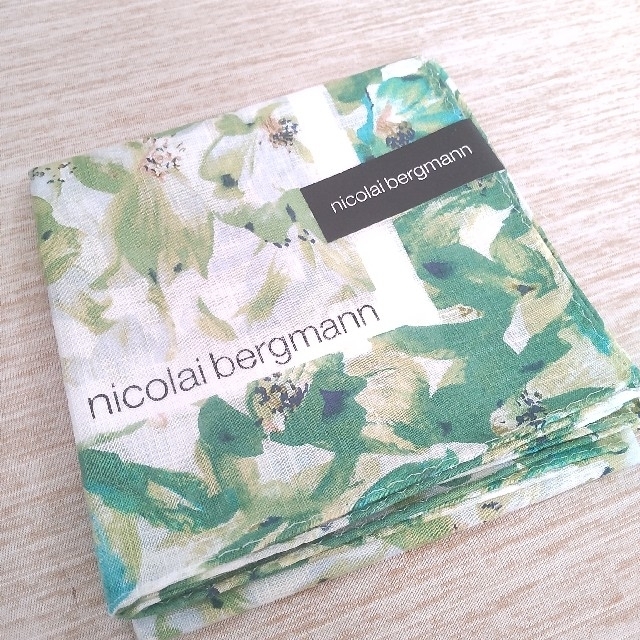 新品未使用   nicolai bergmann 大判ハンカチ グリーン レディースのファッション小物(ハンカチ)の商品写真