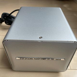 カシムラ(Kashimura)のカシムラ 変圧器 100⇔220/240V 1500W TTS-20C(変圧器/アダプター)