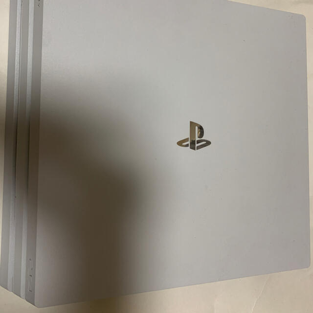 PlayStation4(プレイステーション4)のPS4 Pro CUH-7200B 1TB ホワイト エンタメ/ホビーのゲームソフト/ゲーム機本体(家庭用ゲーム機本体)の商品写真