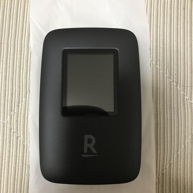 Rakuten(ラクテン)のRakuten WiFi Pocket（ブラック） スマホ/家電/カメラのスマートフォン/携帯電話(その他)の商品写真