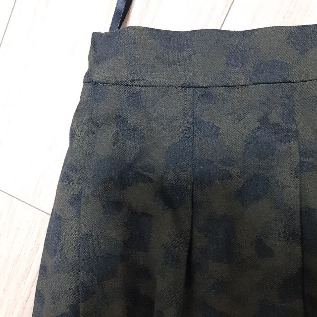 UNIQLO(ユニクロ)のユニクロ　UNIQLO　迷彩柄　ミディスカート　丈63.5  Mサイズ レディースのスカート(ひざ丈スカート)の商品写真