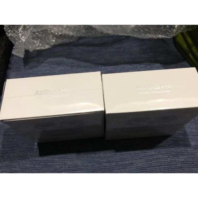 Apple(アップル)のAirPods pro MWP22J/Aエアポッズプロ Apple ２個セット スマホ/家電/カメラのオーディオ機器(ヘッドフォン/イヤフォン)の商品写真