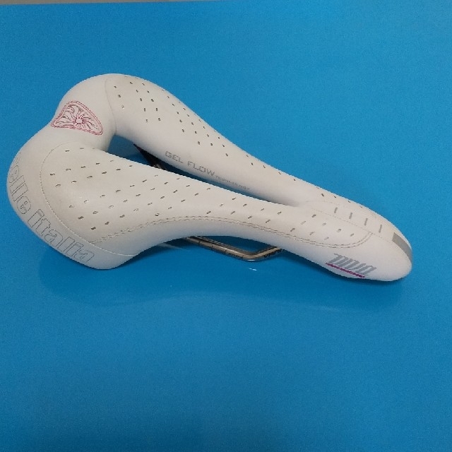 (美品) SELLE ITALIA セライタリア DIVA GEL FLOW   スポーツ/アウトドアの自転車(パーツ)の商品写真