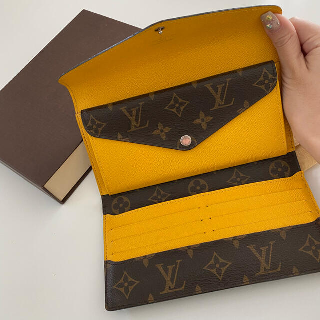 LOUIS VUITTON(ルイヴィトン)のルイヴィトン　長財布　黄色 レディースのファッション小物(財布)の商品写真