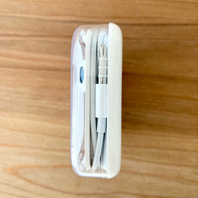 Apple(アップル)の【新品・未使用】iPhone純正　イヤホン スマホ/家電/カメラのオーディオ機器(ヘッドフォン/イヤフォン)の商品写真