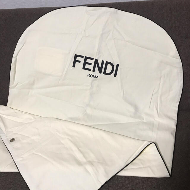 FENDI(フェンディ)のFENDY フェンディ 洋服カバー  インテリア/住まい/日用品の収納家具(押し入れ収納/ハンガー)の商品写真