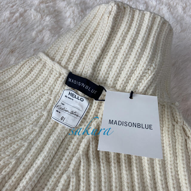 MADISONBLUE(マディソンブルー)の新品未使用 マディソンブルー リブタートルポンチョ ニットポンチョ レディースのジャケット/アウター(ポンチョ)の商品写真