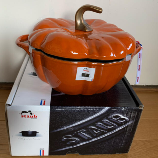 STAUB(ストウブ)のSTAUB ストウブ パンプキン ココット シナモン 24cm インテリア/住まい/日用品のキッチン/食器(鍋/フライパン)の商品写真