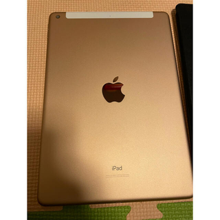 アイパッド(iPad)の訳あり 美品 iPad 第7世代 32GB ゴールド MW6D2J/A ケース付(タブレット)