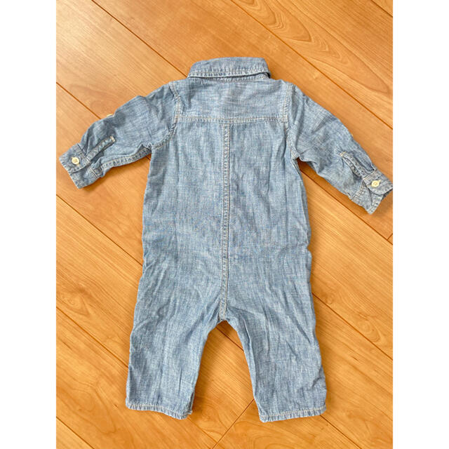 babyGAP(ベビーギャップ)のbaby GAP デニムシャツ ロンパース 70㎝ キッズ/ベビー/マタニティのベビー服(~85cm)(ロンパース)の商品写真