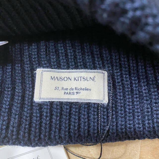 MAISON KITSUNE'(メゾンキツネ)の新品　メゾンキツネ　ニット帽 ニットキャップ　メンズ　レディース　ブラック　黒 レディースの帽子(ニット帽/ビーニー)の商品写真