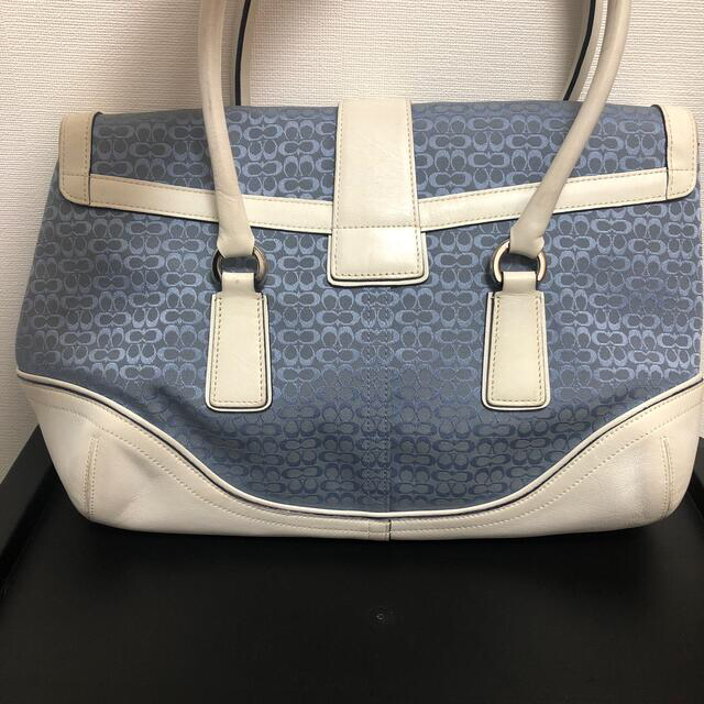 COACH(コーチ)のCOACH コーチ　ハンドバッグ　ミニシグニチャー　型番6821 レディースのバッグ(ハンドバッグ)の商品写真