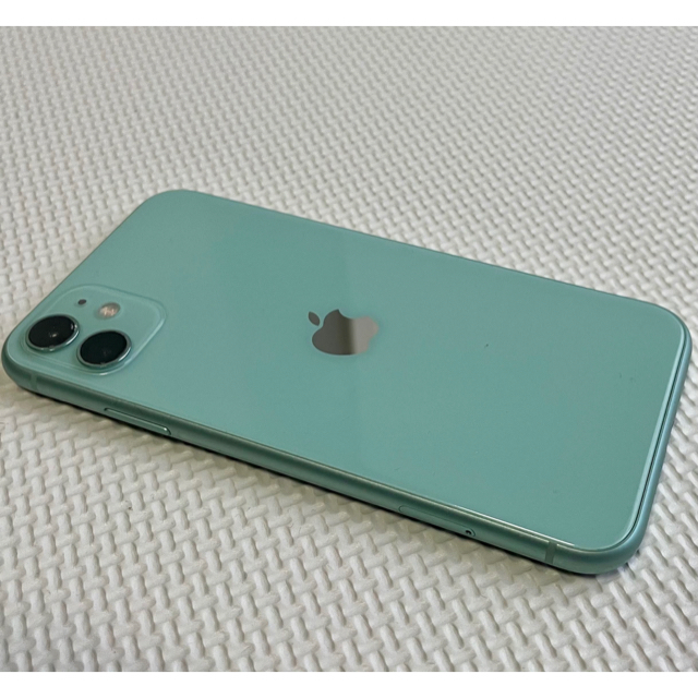 希少iOS14.2 iPhone11 64GBおまけ付  スマホ/家電/カメラのスマートフォン/携帯電話(スマートフォン本体)の商品写真