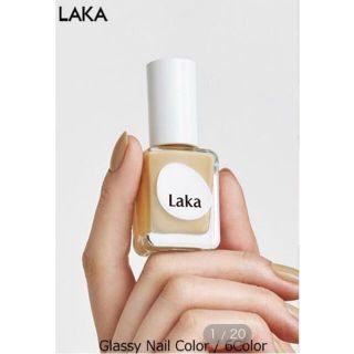 スリー(THREE)のLaka Laka Glassy Nail Color MOON BEIGE(マニキュア)