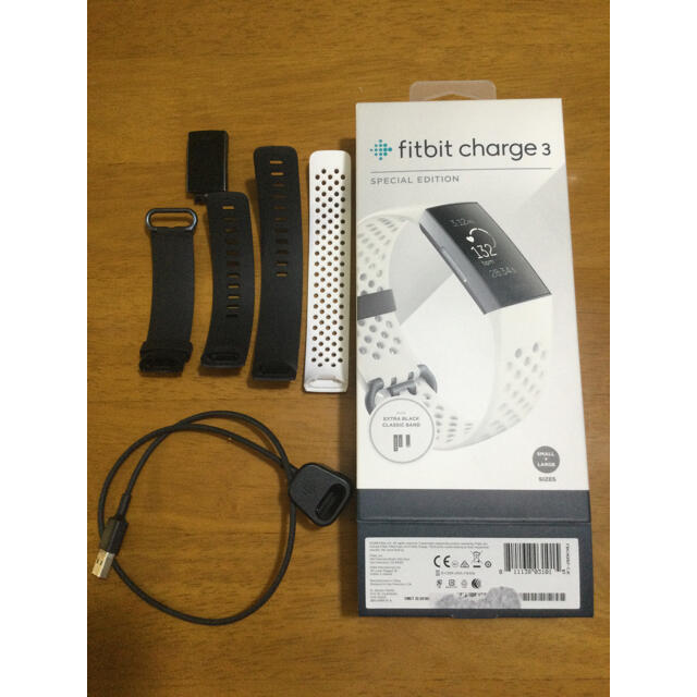 fitbit charge3 スポーツ/アウトドアのトレーニング/エクササイズ(トレーニング用品)の商品写真