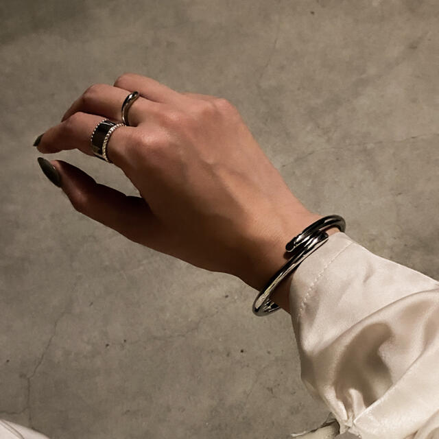 Ameri VINTAGE(アメリヴィンテージ)のWrap line contrast bangle No.711 レディースのアクセサリー(ブレスレット/バングル)の商品写真