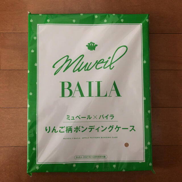 MUVEIL WORK(ミュベールワーク)のBAILA 10月号 付録 ミュベール×バイラ りんご柄ボンディングケース レディースのファッション小物(ポーチ)の商品写真