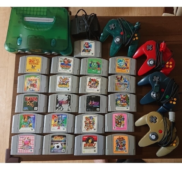 NINTENDO 64(ニンテンドウ64)の64本体+名作ソフト21本セット！ 64コントローラ4つ付き エンタメ/ホビーのゲームソフト/ゲーム機本体(家庭用ゲーム機本体)の商品写真