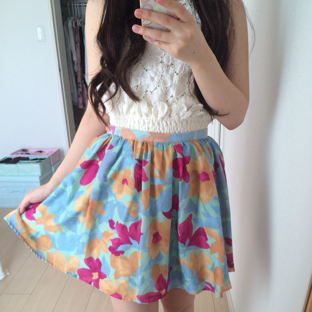 Lily Brown(リリーブラウン)の花柄スカート レディースのスカート(ミニスカート)の商品写真